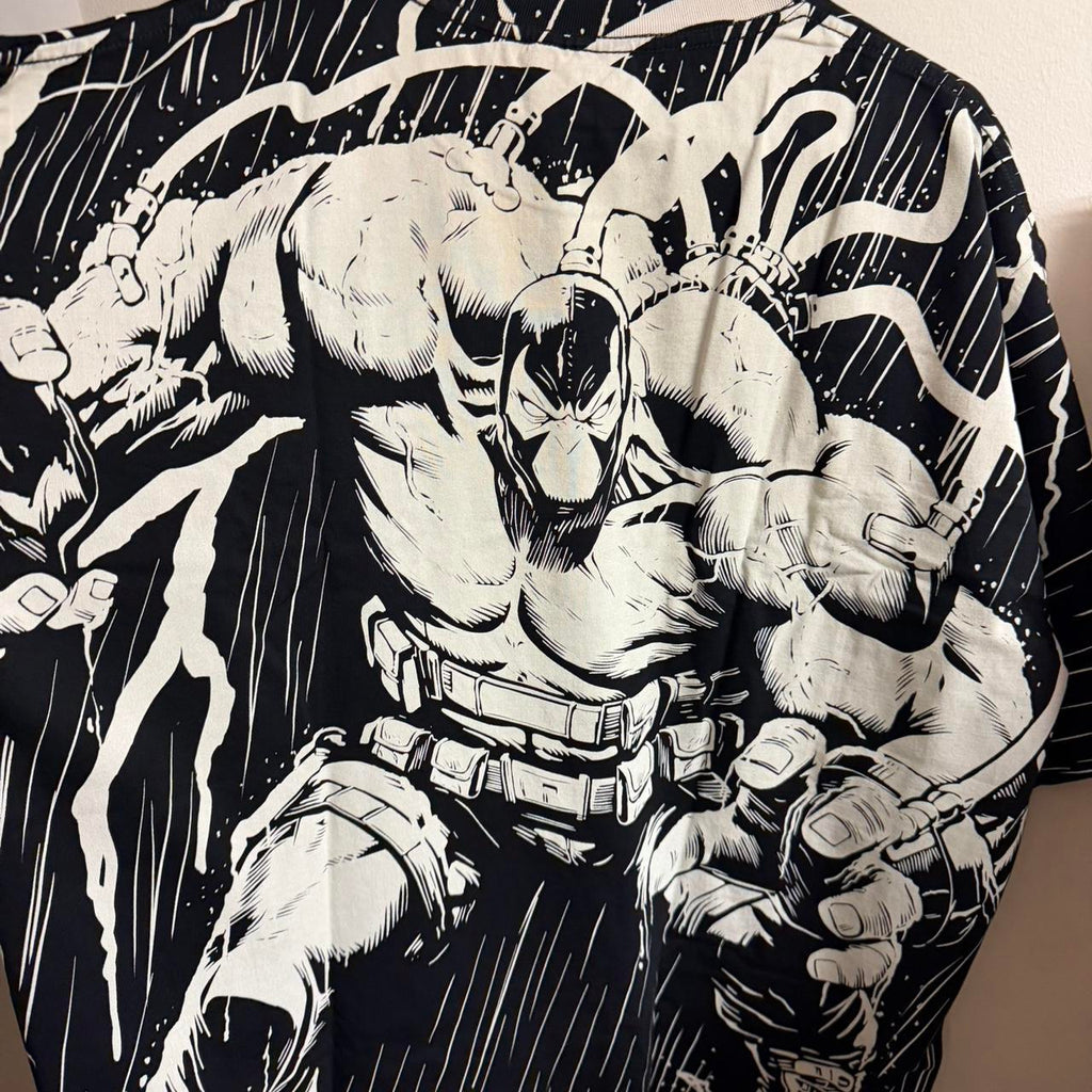 Absolute Batman vs Bane - Breaking Point -  B:W Bane back zoom