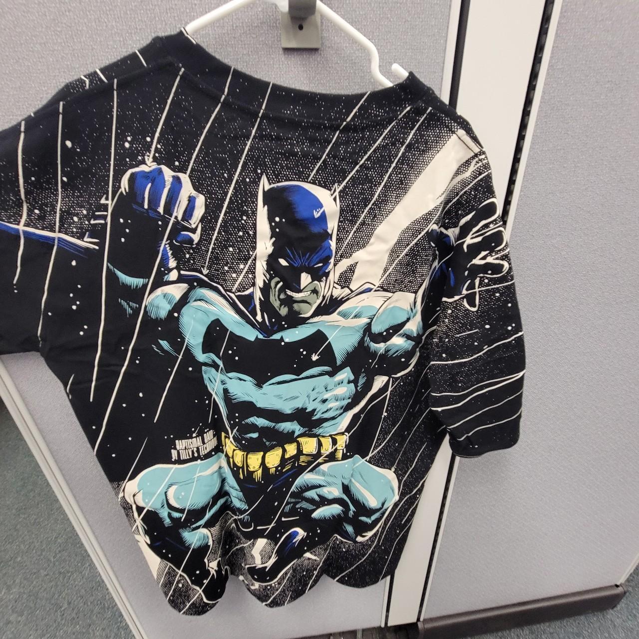 Batman Bat Knuckles Rain back